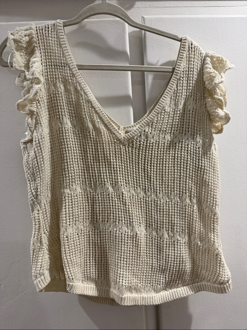 Melrose and Market Cream Knit V-Neck Ruffle Sleeve Tank